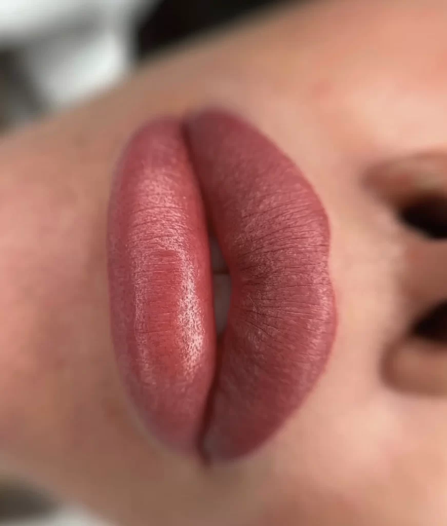 lip contour tattoo