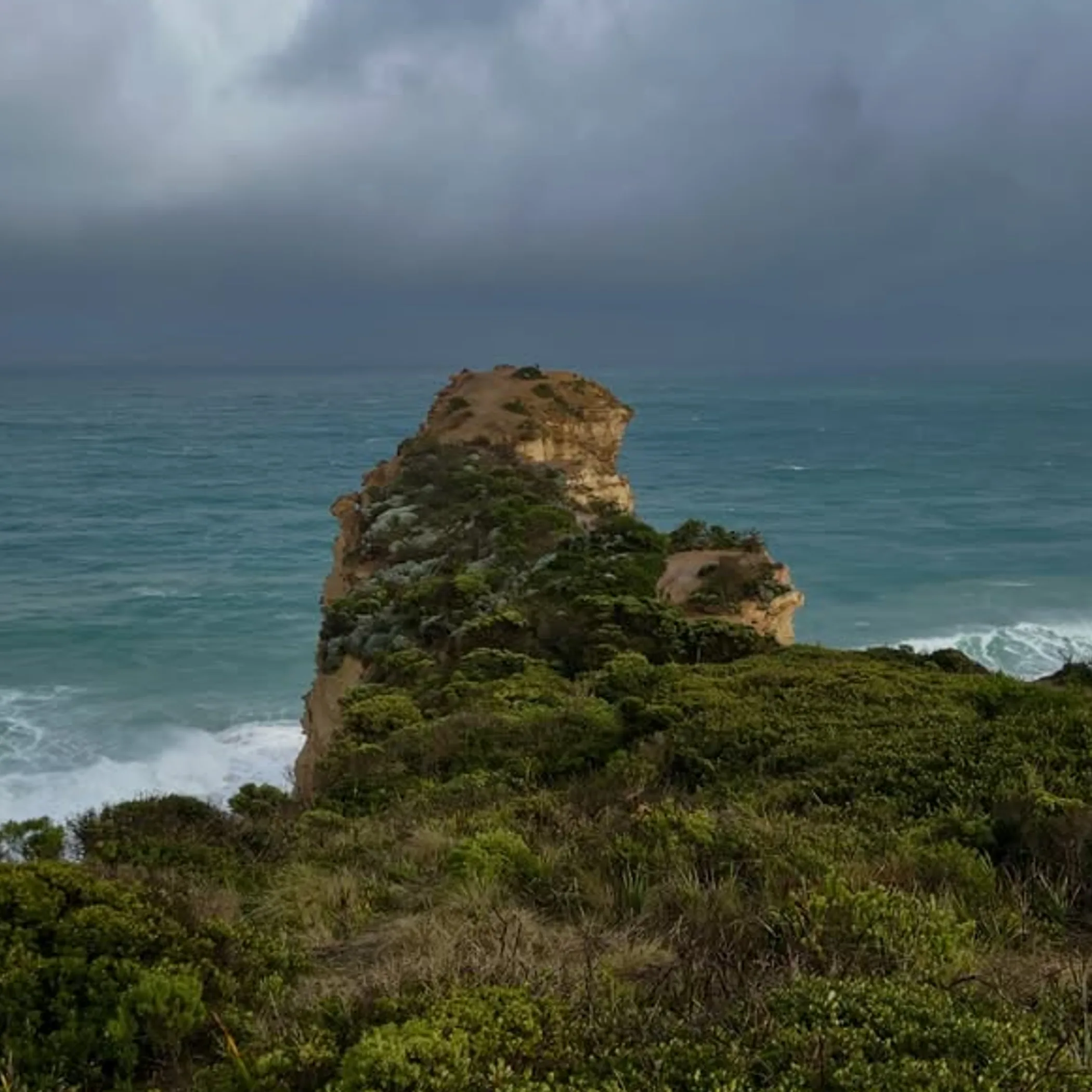 razorback limestone formation at port campbell